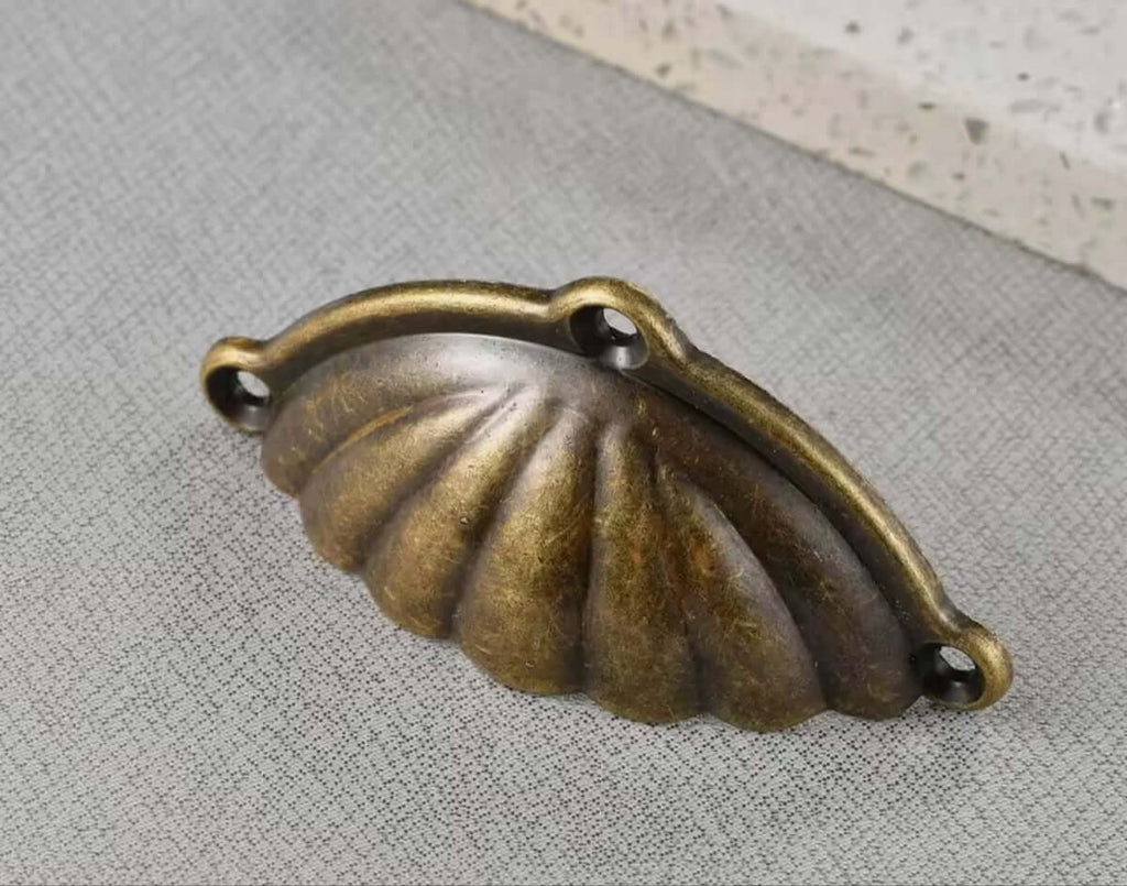 Antique Bronze Shell Door & Drawer Pull